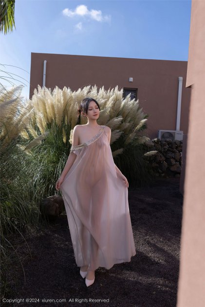 捷克网红elles自慰海报