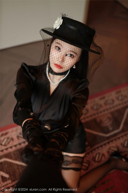 发电俏娇娃海报